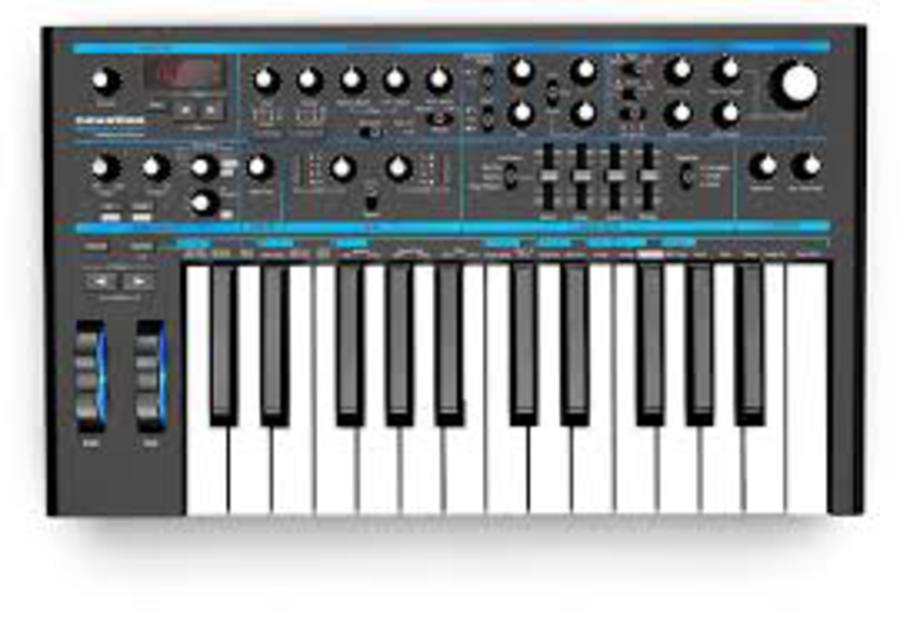 NOVATION BASS STATION II